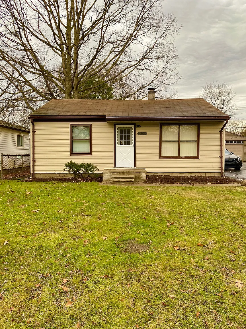 22771 Purdue Ave photo 1