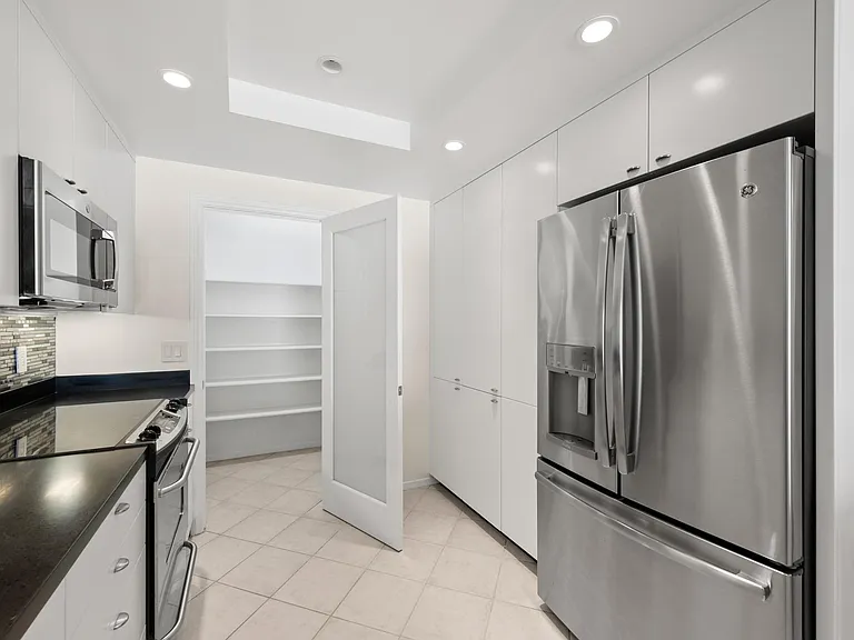 370 Rosecrans St #203 — Photo 4