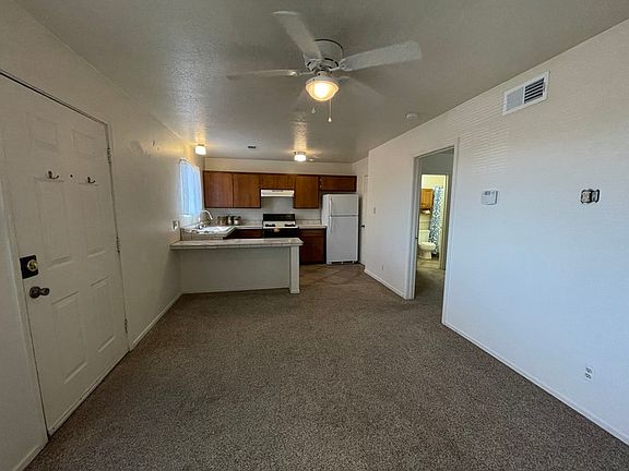 3rd image of 633 Oasis Dr SW #4