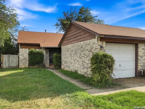 8918 Fall River Dr, San Antonio, TX 78250