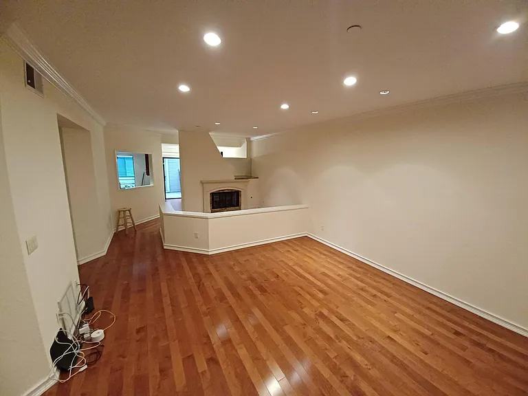994 La Mesa Ter — Photo 15