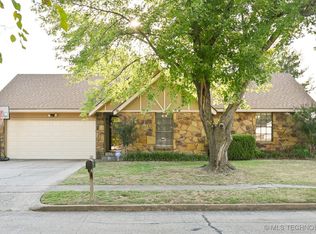 2303 N Dogwood St, Owasso, OK 74055