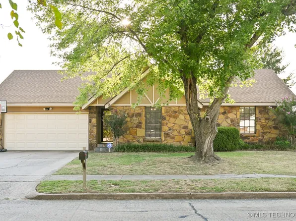 2303 N Dogwood St, Owasso, OK 74055