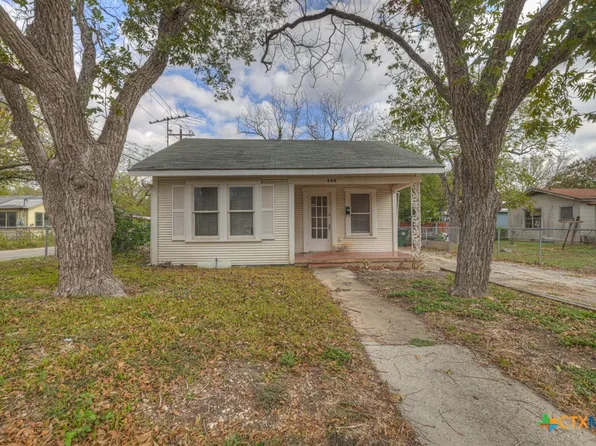 313 N San Marcos St, Seguin, TX 78155