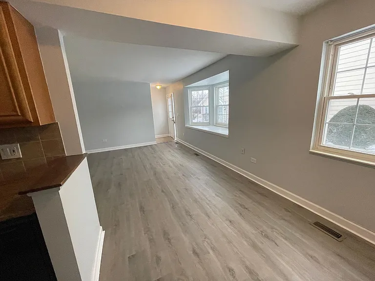 445 N Cambridge Dr — Photo 3