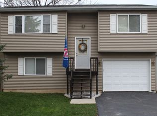 507 Maplewood Dr, Lakemoor, IL 60051