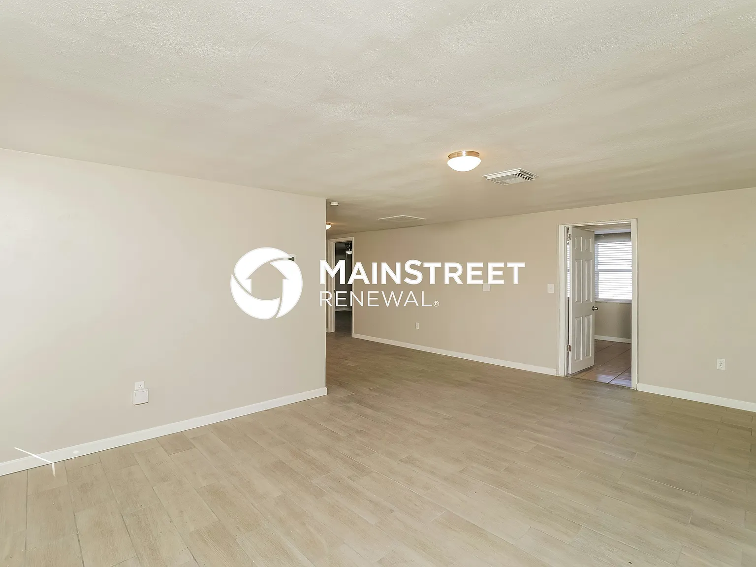 7909 Hawthorn Dr — Photo 3