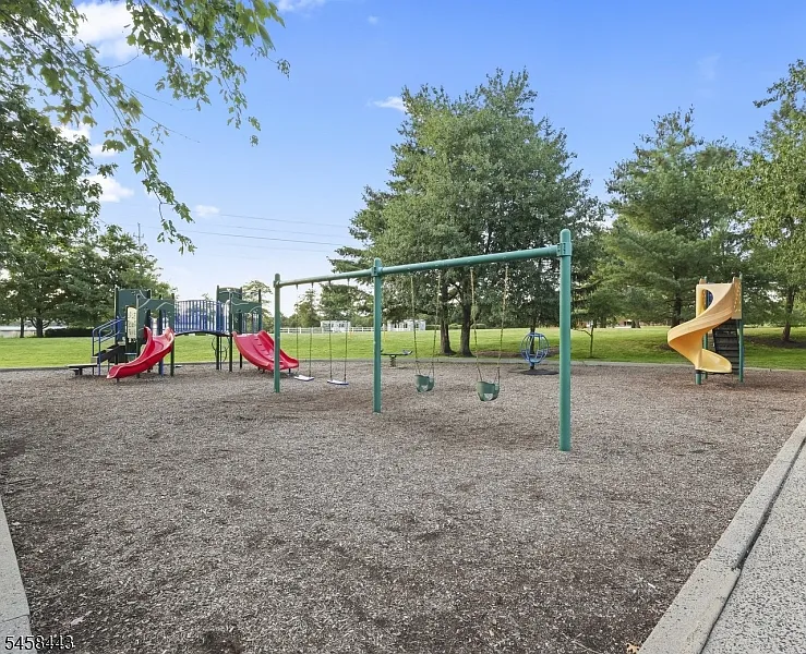 2 bed, 2.0 bath, 1300 sqft, $2,600 — Photo 3