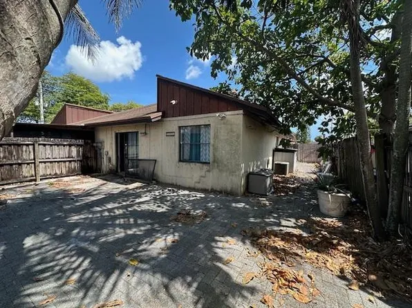 3753 Mil Lake Court, Greenacres, FL 33463