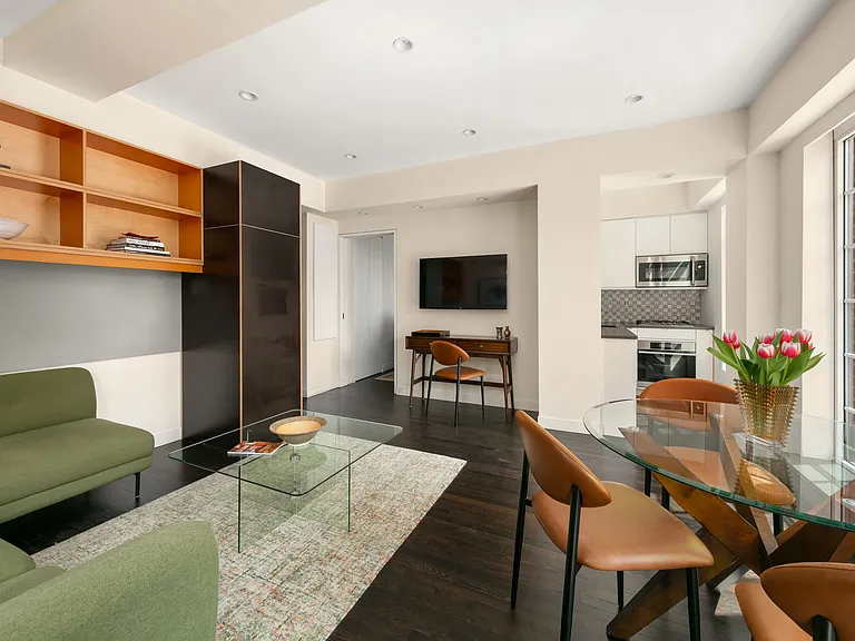 333 E 43rd St #Penthouse 14 — Photo 8