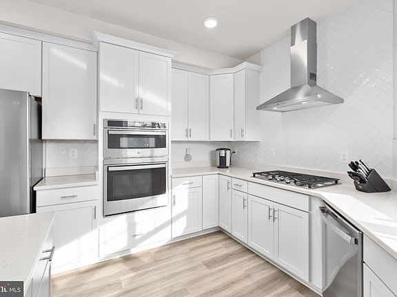 4th image of 8 Shermans Ridge Rd