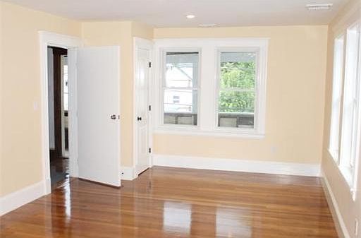 3rd image of 40 Grossman St #2