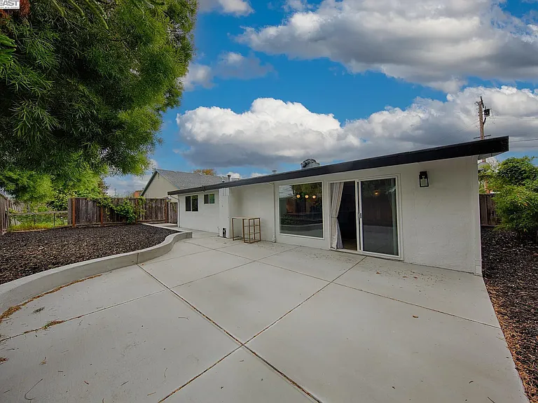 4771 Hazelwood Ave — Photo 20