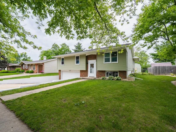 817 N Mohave Dr, Pontiac, IL 61764