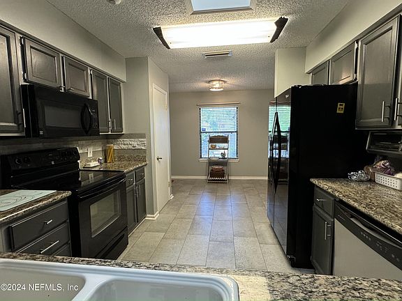 4th image of 5561 MARINERS COVE Drive