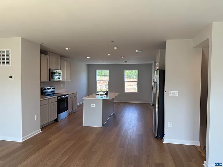 37 Laurin St — Photo 5