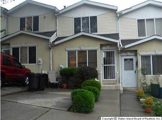 25 Schubert St, Staten Island, NY 10305