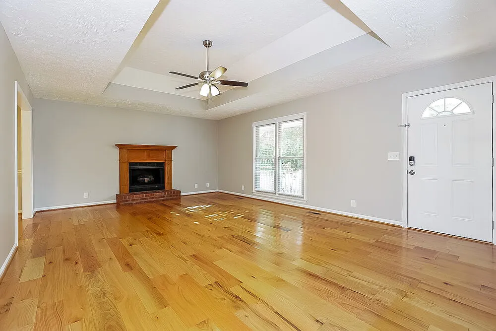 3 bed, 2.0 bath, 1274 sqft, $2,075 — Photo 3