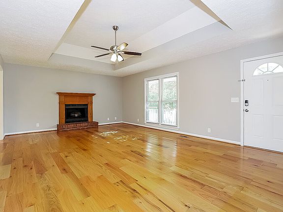3rd image of 225 Richmond Dr