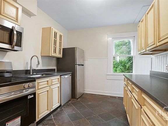 5th image of 2304 Reynolds St APT A