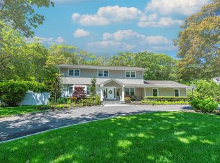 21 Grayon Dr, Dix Hills, NY 11746