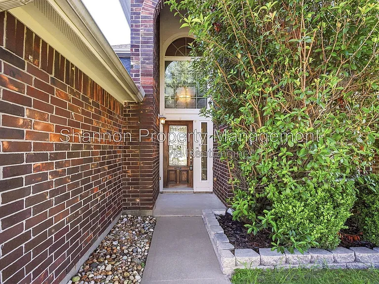 21103 N Valley Ct — Photo 2