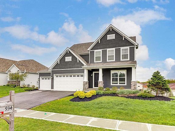3rd image of 934 Thorn Hill Pl