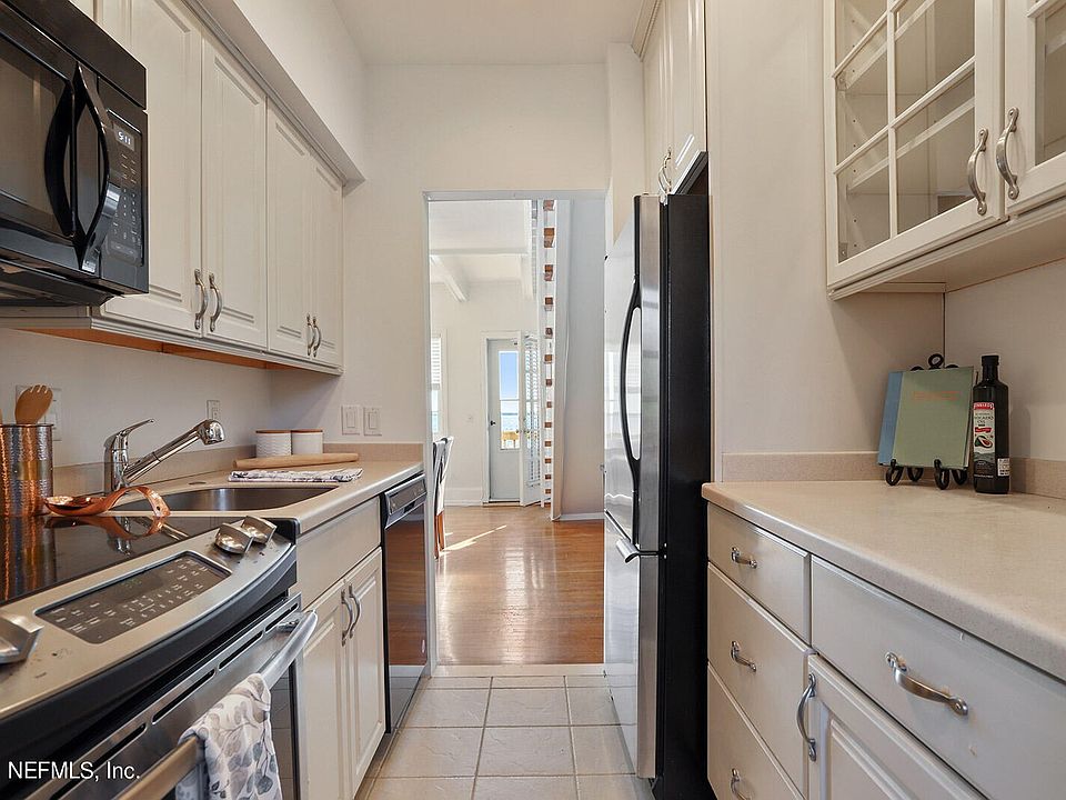 1st image of 810 Cedar St #810