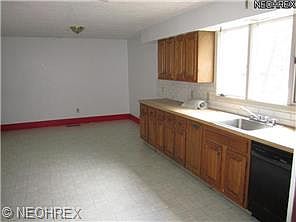 4th image of 625 N Bever St