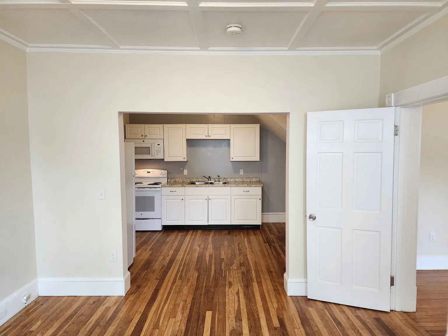 39 S Onota St — Photo 2