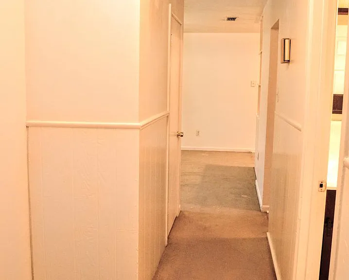 2807 Vanda Ave — Photo 15