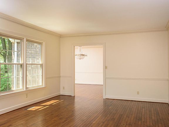 5th image of 1315 Pine Burr Ln