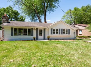 2405 S Riverview Dr, Holiday Hills, IL 60051