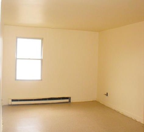 5th image of 801 E Division St APT 3