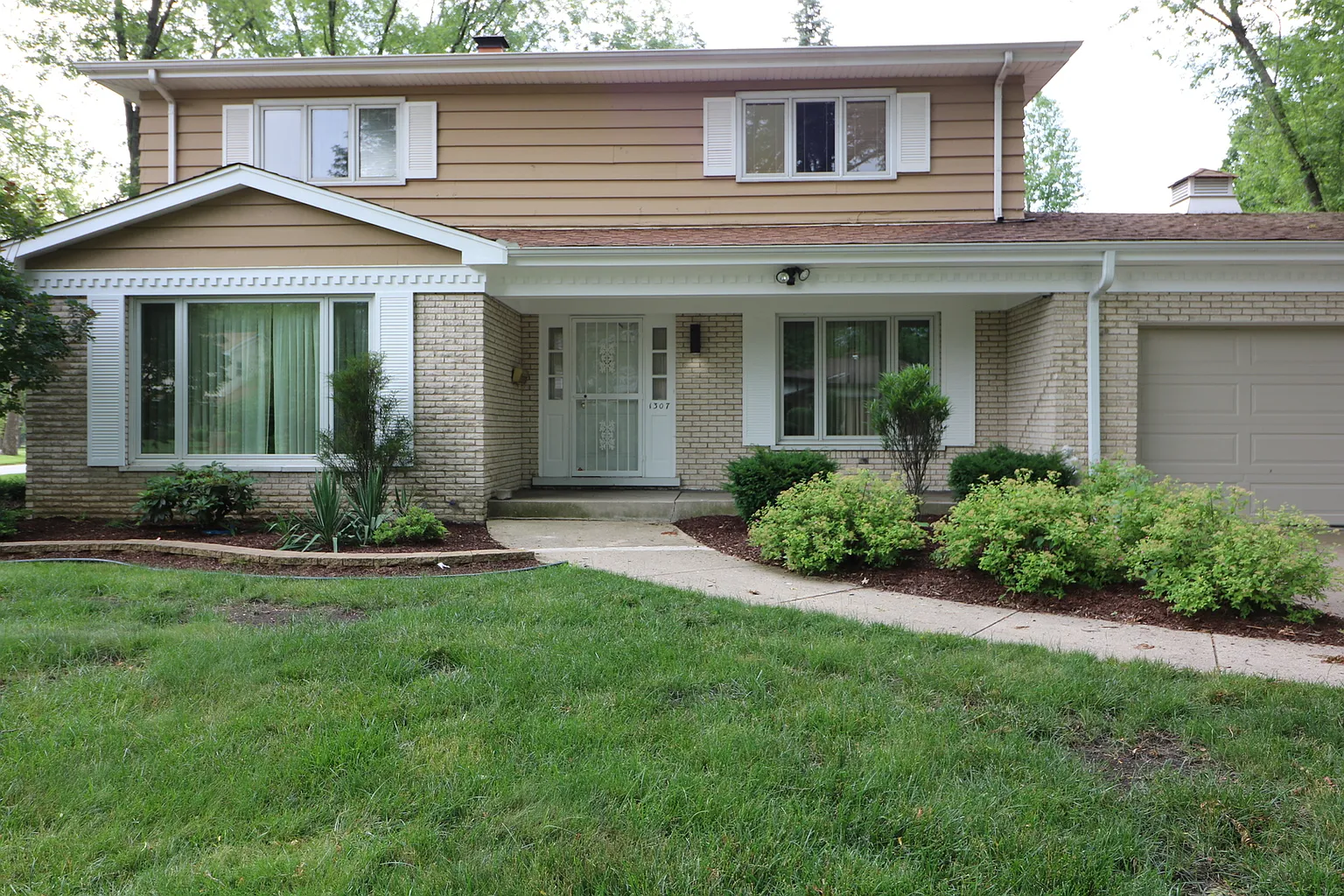 1307 Heather Hill Cres photo 1