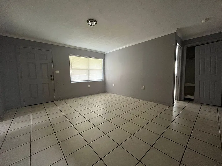 1301 W Walnut St — Photo 3