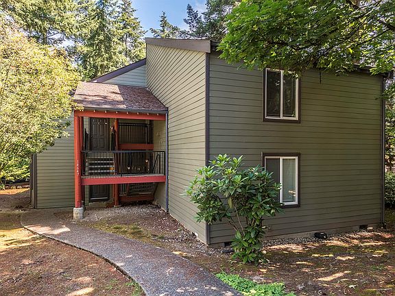 3rd image of 14421 NE 30th Pl APT D