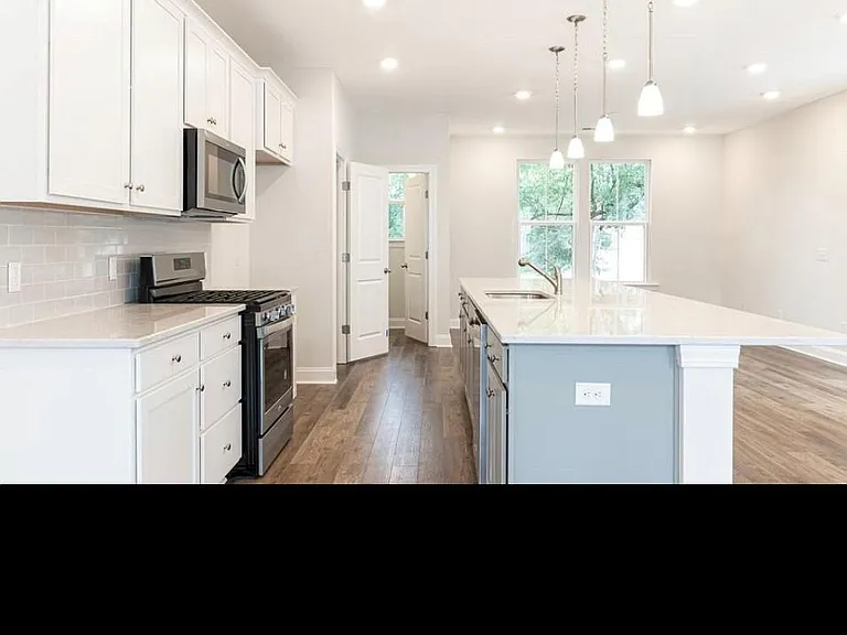 1244 Tice Ln — Photo 3