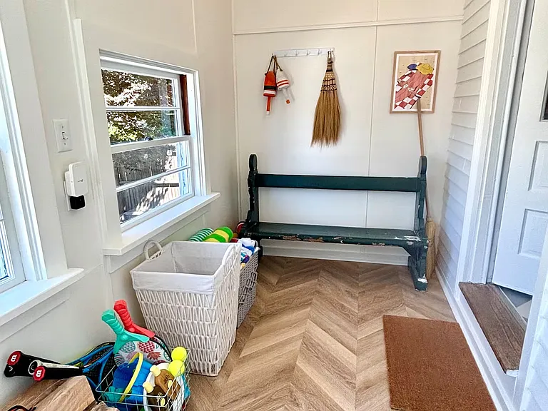 4 Apthorp Ave — Photo 17