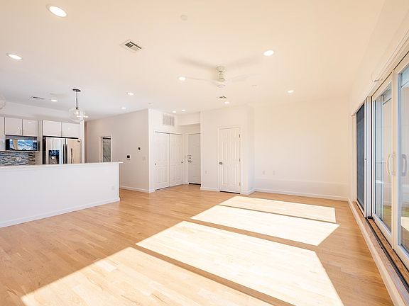 4th image of 936 Pavonia Ave #3A