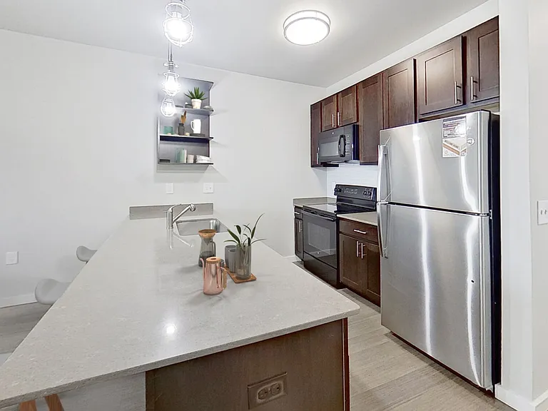 310 N Cedar St — Photo 5