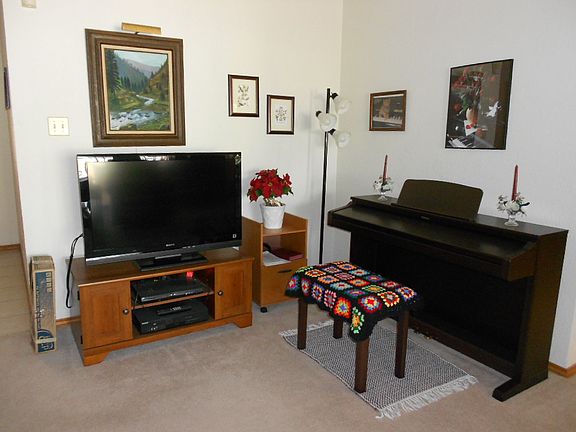 2nd image of 7418 Golf Dr