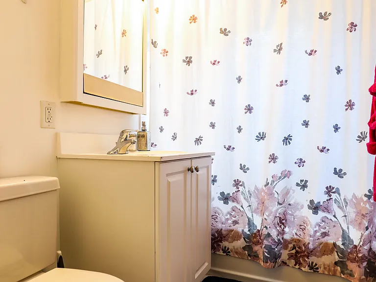 168 Newton St #4 — Photo 8