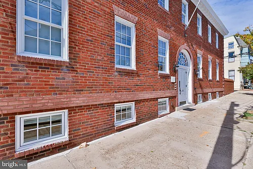 221 S Alfred St #1B Photo 1