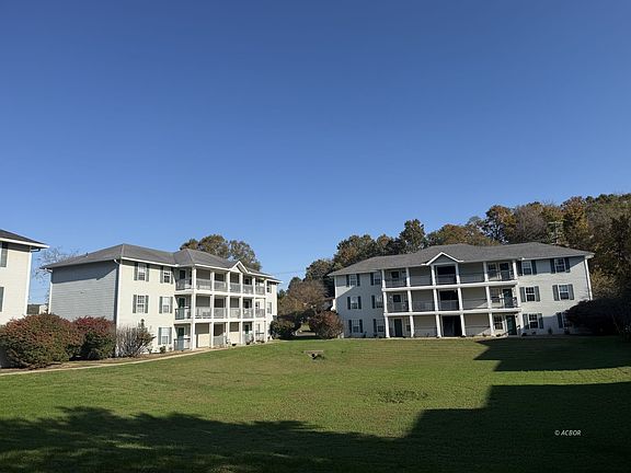 3rd image of 15 S Shafer St APT 1504