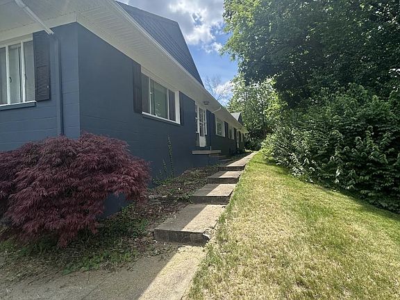 2nd image of 221 Far Hills Ave APT 4