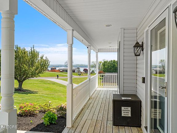 5th image of 825 Pinnacle Dr