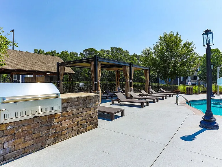 River Pointe Apartments — Photo 38