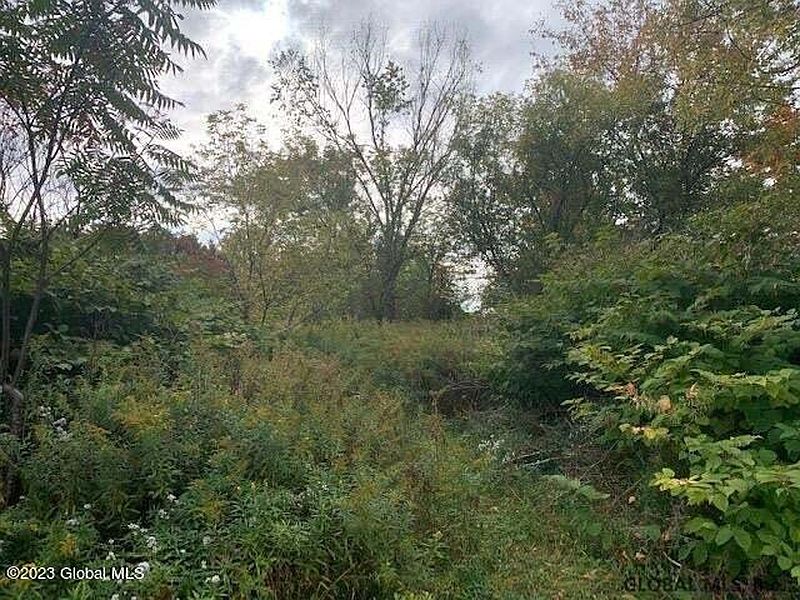 3rd image of L6.122 Groveside Road