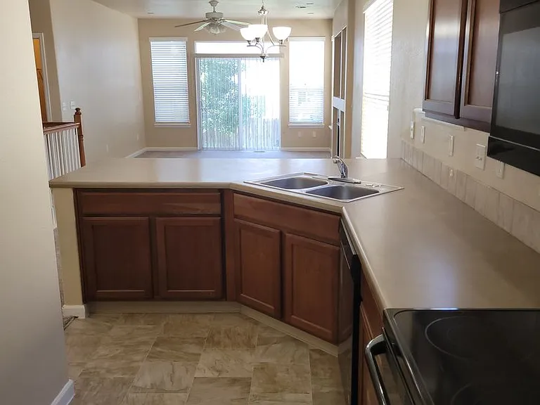 7747 Mountain Laurel Dr — Photo 10